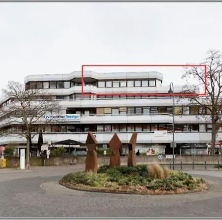 Schickes - Mini - Appartement -Zentral gelegen in Leverkusen Wiesdorf - Friedrich Ebert Platz 5a , 4te Etage mit Balkon--Kaution Pflicht-- Apartment