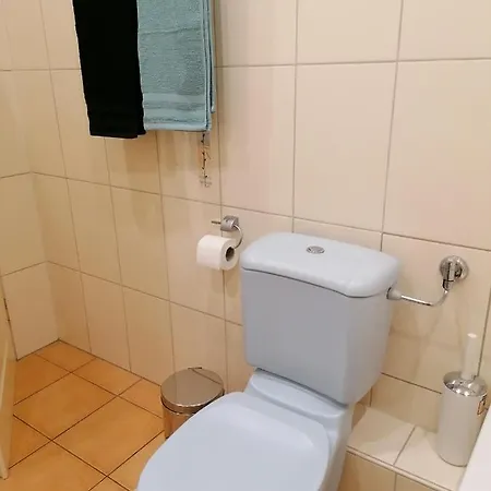 Apartment Schickes - Mini - Appartement -Zentral gelegen in Leverkusen Wiesdorf - Friedrich Ebert Platz 5a , 4te Etage mit Balkon--Kaution Pflicht-- Leverkusen