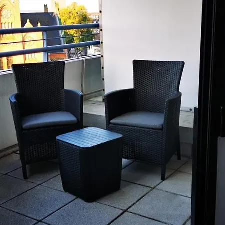 Apartment Schickes - Mini - Appartement -Zentral gelegen in Leverkusen Wiesdorf - Friedrich Ebert Platz 5a , 4te Etage mit Balkon--Kaution Pflicht-- *