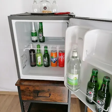 Schickes - Mini - Appartement -Zentral gelegen in Leverkusen Wiesdorf - Friedrich Ebert Platz 5a , 4te Etage mit Balkon--Kaution Pflicht-- * Leverkusen