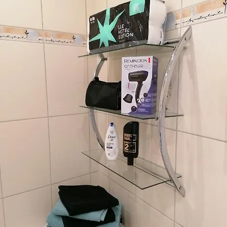 Apartment Schickes - Mini - Appartement -Zentral gelegen in Leverkusen Wiesdorf - Friedrich Ebert Platz 5a , 4te Etage mit Balkon--Kaution Pflicht--