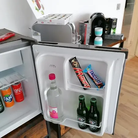 Schickes - Mini - Appartement -Zentral gelegen in Leverkusen Wiesdorf - Friedrich Ebert Platz 5a , 4te Etage mit Balkon--Kaution Pflicht-- * Leverkusen