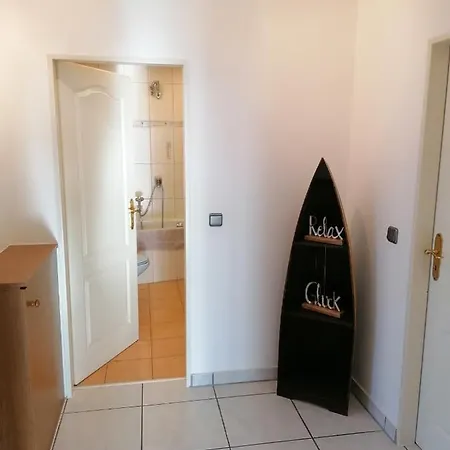 Schickes - Mini - Appartement -Zentral gelegen in Leverkusen Wiesdorf - Friedrich Ebert Platz 5a , 4te Etage mit Balkon--Kaution Pflicht--