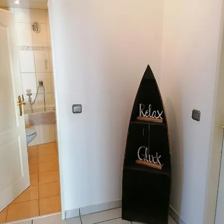 Apartment Schickes - Mini - Appartement -Zentral gelegen in Leverkusen Wiesdorf - Friedrich Ebert Platz 5a , 4te Etage mit Balkon--Kaution Pflicht-- Leverkusen