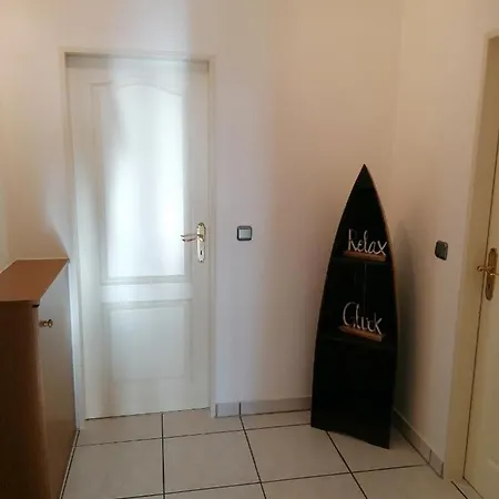 Schickes - Mini - Appartement -Zentral gelegen in Leverkusen Wiesdorf - Friedrich Ebert Platz 5a , 4te Etage mit Balkon--Kaution Pflicht--