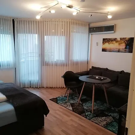 Apartment Schickes - Mini - Appartement -Zentral gelegen in Leverkusen Wiesdorf - Friedrich Ebert Platz 5a , 4te Etage mit Balkon--Kaution Pflicht-- *