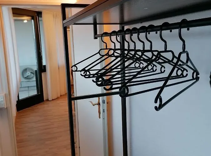 Stylisches Kleines -zentral Gelegen- Naehe Bayarena - In Wiesdorf City- Friedrich Ebert Platz 5a , 4te Etage Mit Balkon-kein Aufzug-lift--kaution Pflicht--