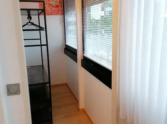 Stylisches Kleines -zentral Gelegen- Naehe Bayarena - In Wiesdorf City- Friedrich Ebert Platz 5a , 4te Etage Mit Balkon-kein Aufzug-lift--kaution Pflicht--