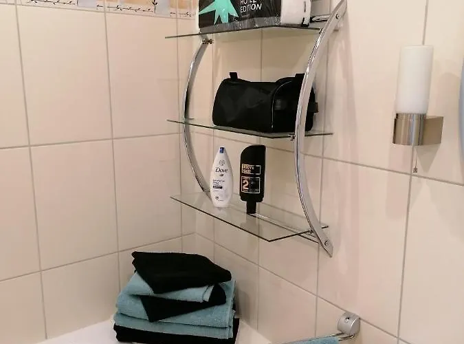 Stylisches Kleines -zentral Gelegen- Naehe Bayarena - In Wiesdorf City- Friedrich Ebert Platz 5a , 4te Etage Mit Balkon-kein Aufzug-lift--kaution Pflicht-- ليفركوزن