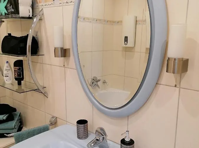 Stylisches Kleines -zentral Gelegen- Naehe Bayarena - In Wiesdorf City- Friedrich Ebert Platz 5a , 4te Etage Mit Balkon-kein Aufzug-lift--kaution Pflicht-- شقة ليفركوزن