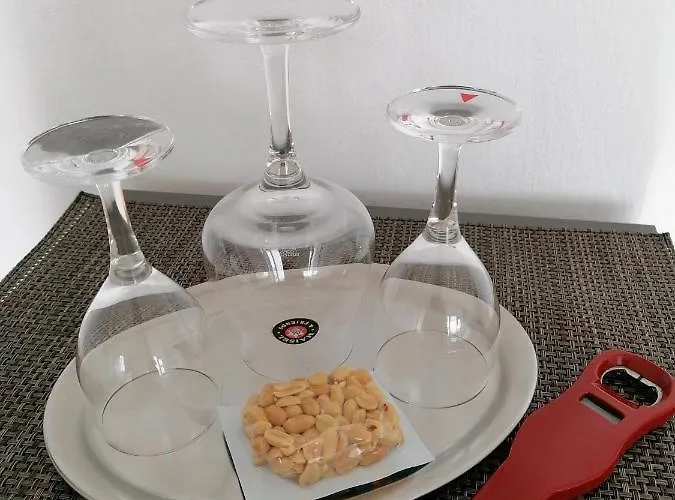 Stylisches Kleines -zentral Gelegen- Naehe Bayarena - In Wiesdorf City- Friedrich Ebert Platz 5a , 4te Etage Mit Balkon-kein Aufzug-lift--kaution Pflicht--