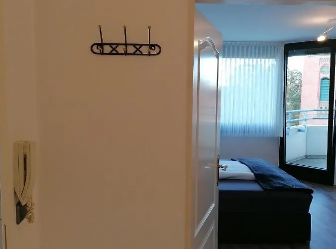 Stylisches Kleines -zentral Gelegen- Naehe Bayarena - In Wiesdorf City- Friedrich Ebert Platz 5a , 4te Etage Mit Balkon-kein Aufzug-lift--kaution Pflicht-- レバークーゼン