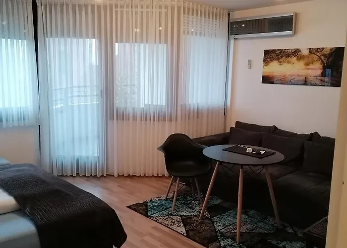 Appartamento Stylisches Kleines -zentral Gelegen- Naehe Bayarena - In Wiesdorf City- Friedrich Ebert Platz 5a , 4te Etage Mit Balkon-kein Aufzug-lift--kaution Pflicht-- *