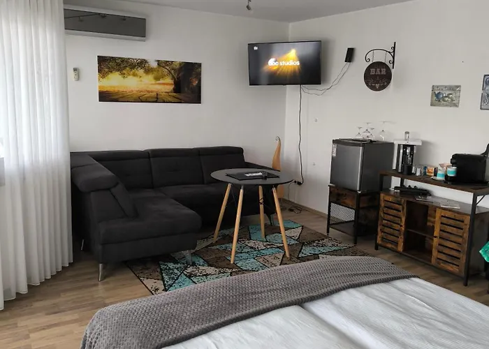 Stylisches Kleines -zentral Gelegen- Naehe Bayarena - In Wiesdorf City- Friedrich Ebert Platz 5a , 4te Etage Mit Balkon-kein Aufzug-lift--kaution Pflicht-- *